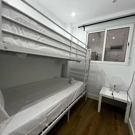 Boutique Apt Next To The Train Station By Turivida Apartman