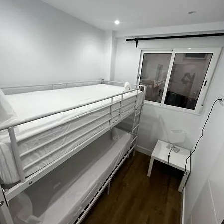 Boutique Apt Next To The Train Station By Turivida Apartman